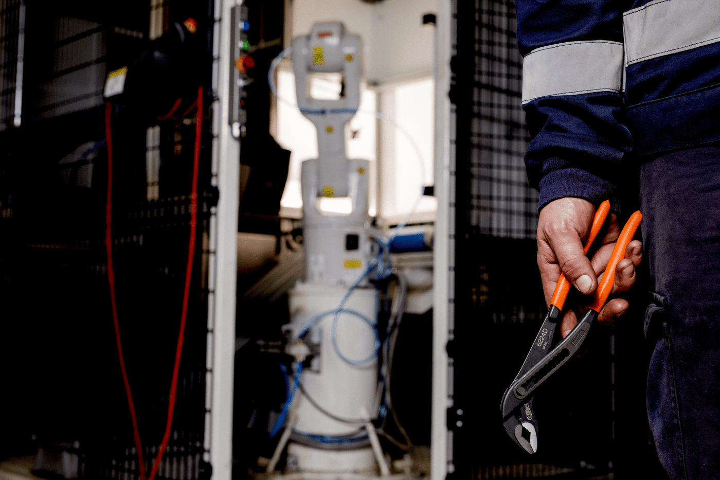Box Joint Water Pump Pliers with PVC Handle 6224D IP