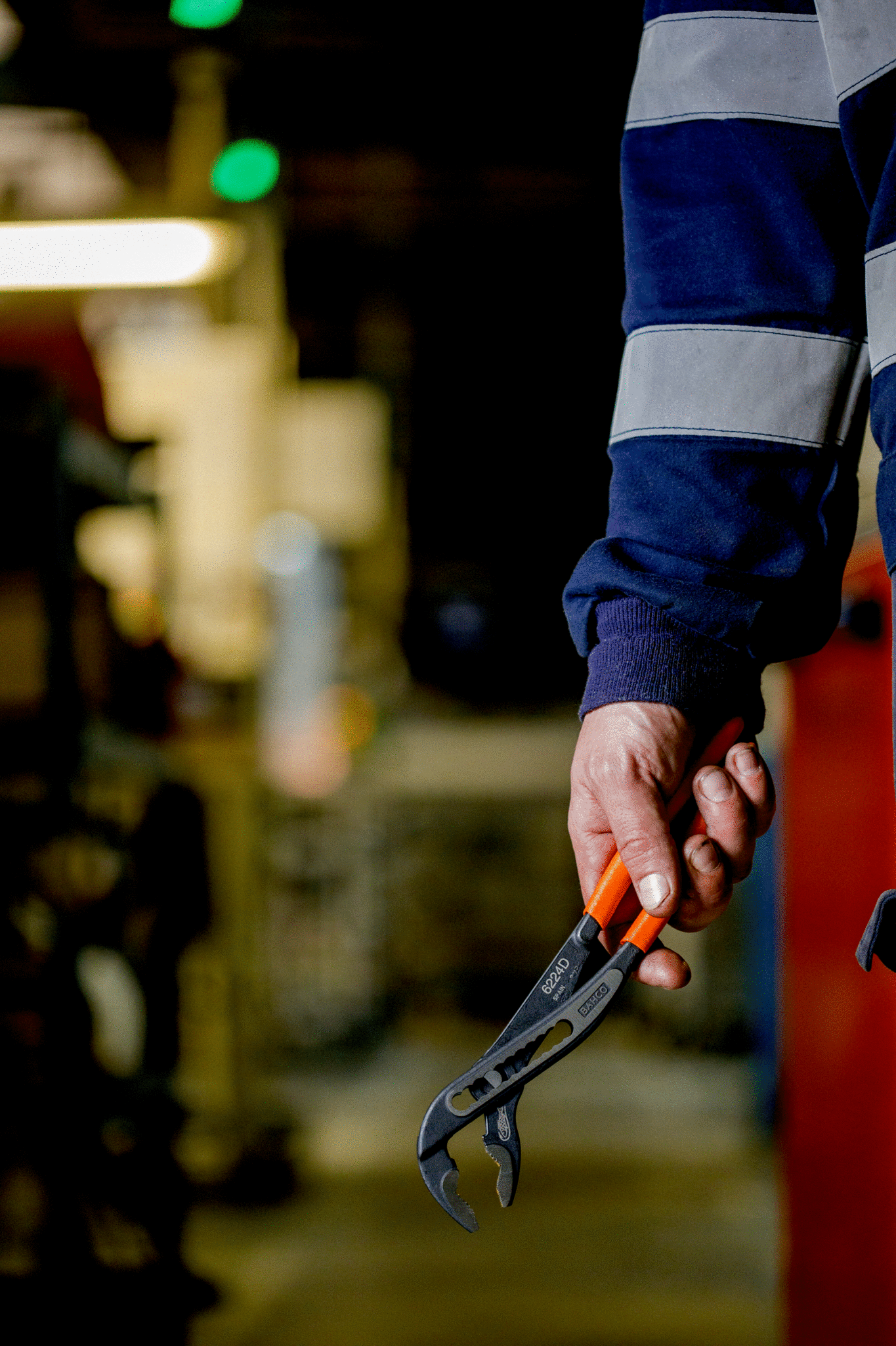 Box Joint Water Pump Pliers with PVC Handle 6224D IP